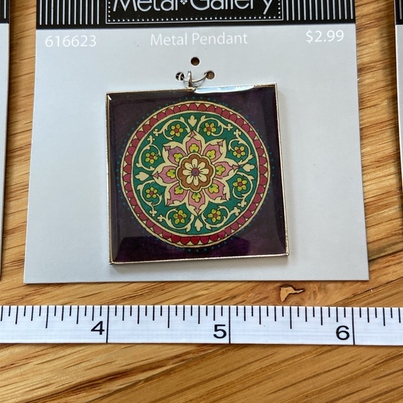 Lot of fun pendants NWT - Picture 3 of 4